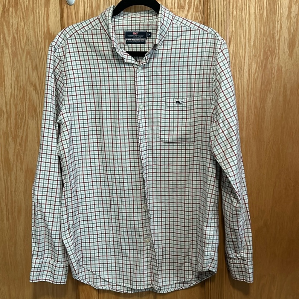 Vineyard Vines Men’s Long Sleeve Classic Fit Button down shirt. Size Medium